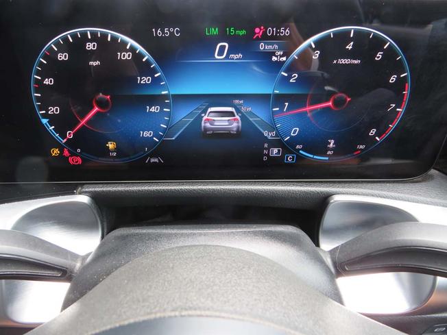 MERCEDES-BENZ GLB Photo 31