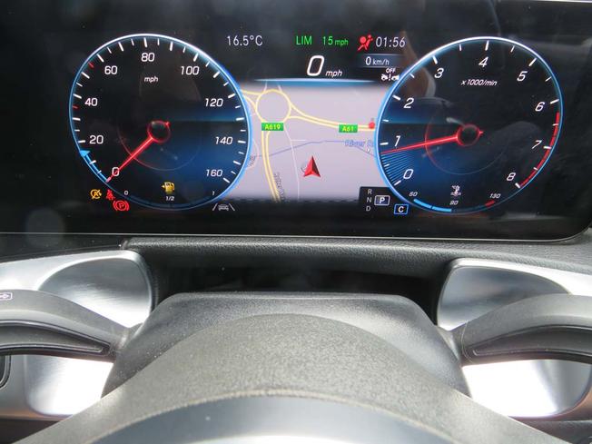 MERCEDES-BENZ GLB Photo 32