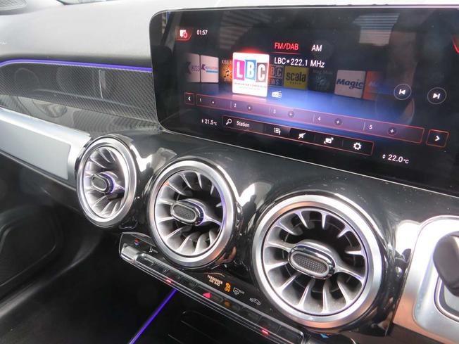 MERCEDES-BENZ GLB Photo 38