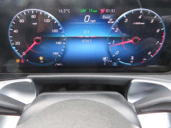 MERCEDES-BENZ GLB Photo 4