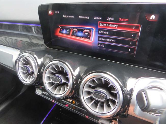 MERCEDES-BENZ GLB Photo 44