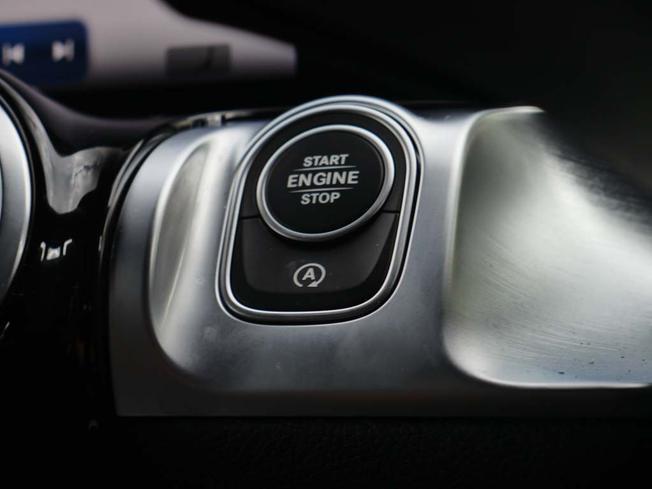 MERCEDES-BENZ GLB Photo 12