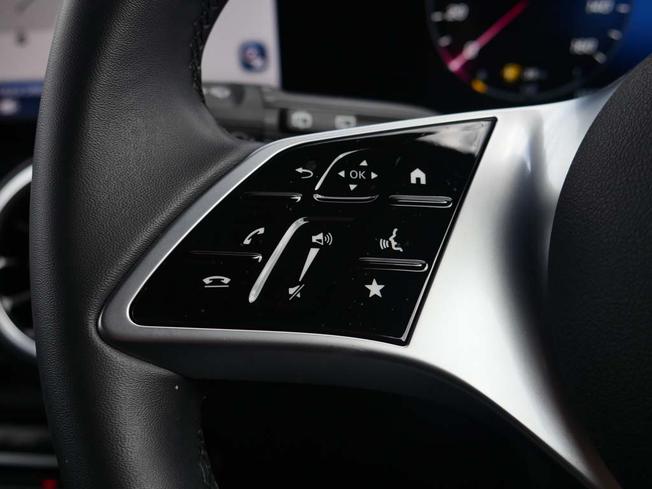 MERCEDES-BENZ GLB Photo 13