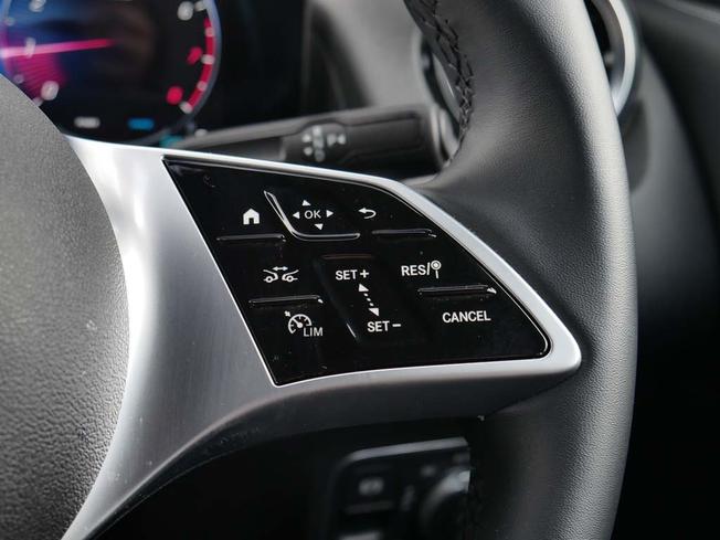MERCEDES-BENZ GLB Photo 14