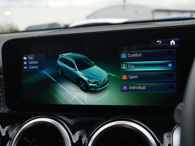 MERCEDES-BENZ GLB Photo 22