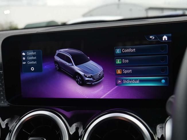 MERCEDES-BENZ GLB Photo 24