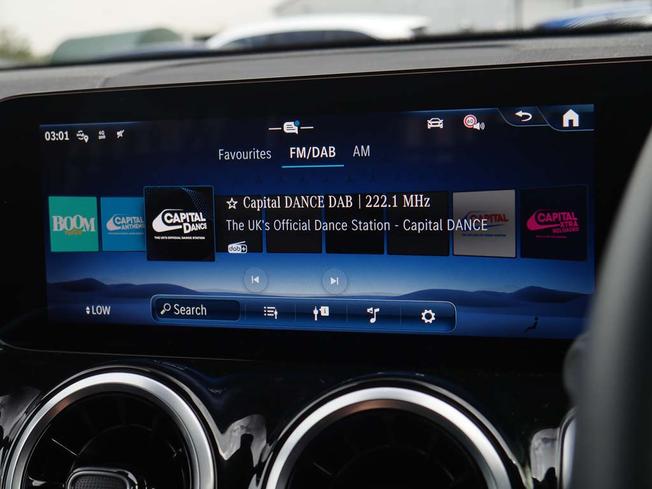MERCEDES-BENZ GLB Photo 27