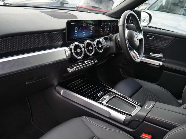 MERCEDES-BENZ GLB Photo 3