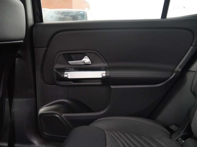 MERCEDES-BENZ GLB Photo 39