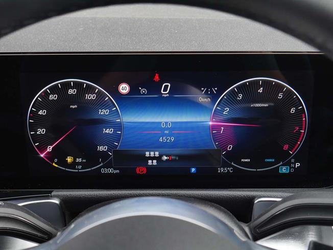 MERCEDES-BENZ GLB Photo 4