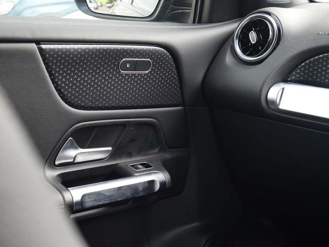 MERCEDES-BENZ GLB Photo 42