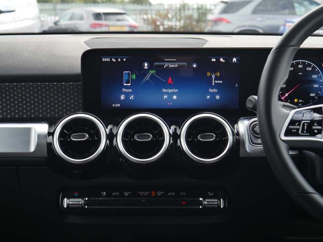 MERCEDES-BENZ GLB Photo 43
