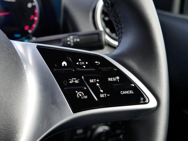 MERCEDES-BENZ GLB Photo 13
