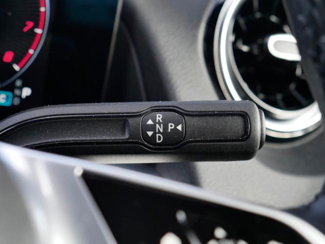 MERCEDES-BENZ GLB Photo 14