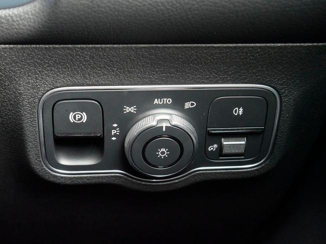 MERCEDES-BENZ GLB Photo 15