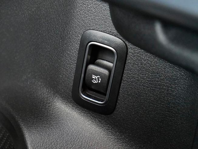 MERCEDES-BENZ GLB Photo 18