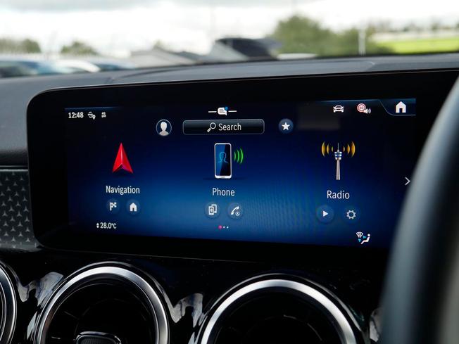MERCEDES-BENZ GLB Photo 23