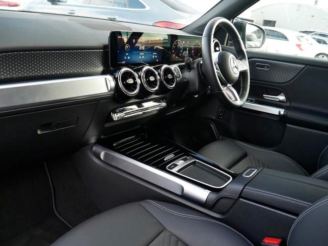 MERCEDES-BENZ GLB Photo 3