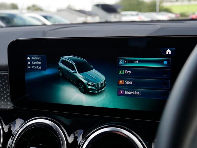 MERCEDES-BENZ GLB Photo 32