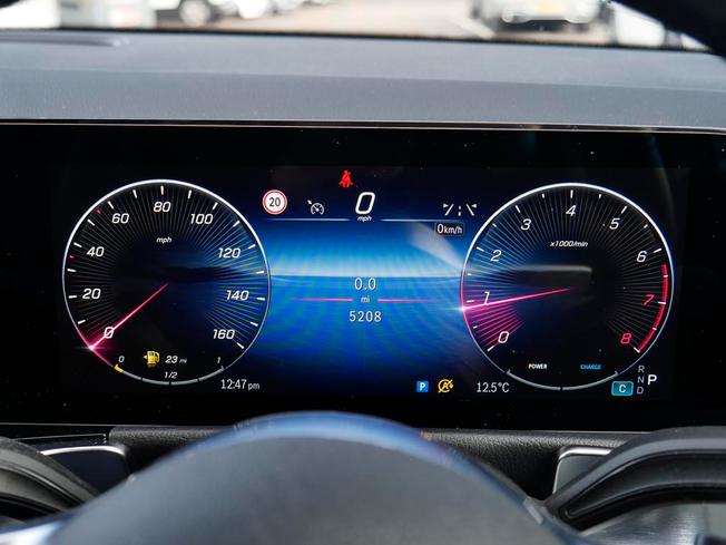 MERCEDES-BENZ GLB Photo 4