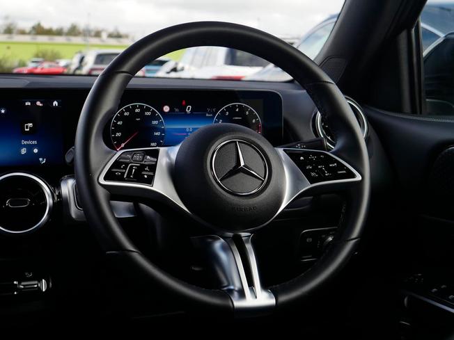 MERCEDES-BENZ GLB Photo 43