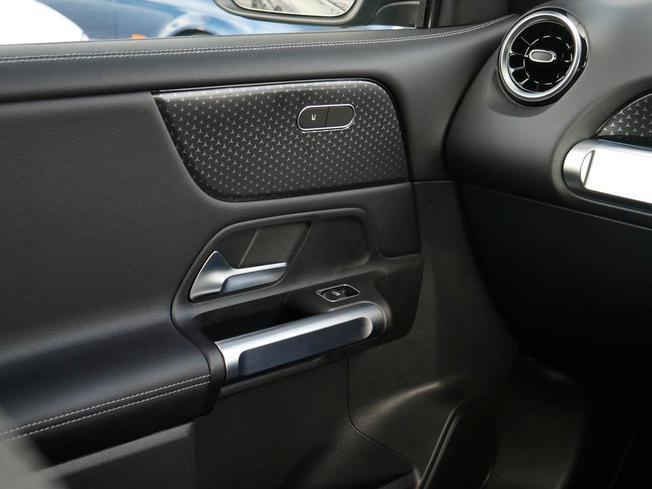 MERCEDES-BENZ GLB Photo 44