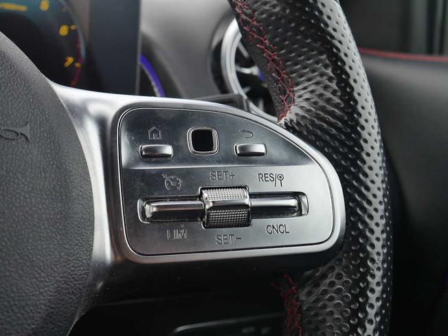 MERCEDES-BENZ GLB Photo 13