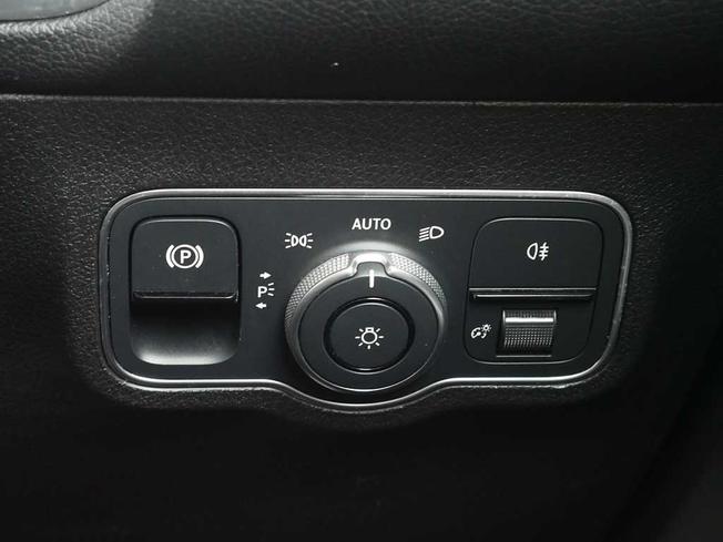 MERCEDES-BENZ GLB Photo 14
