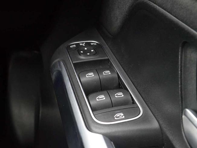 MERCEDES-BENZ GLB Photo 15