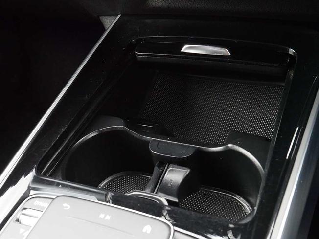 MERCEDES-BENZ GLB Photo 18
