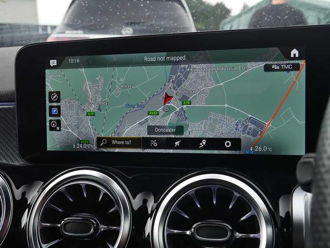 MERCEDES-BENZ GLB Photo 19