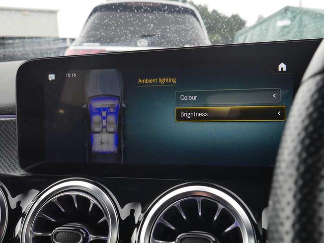 MERCEDES-BENZ GLB Photo 22
