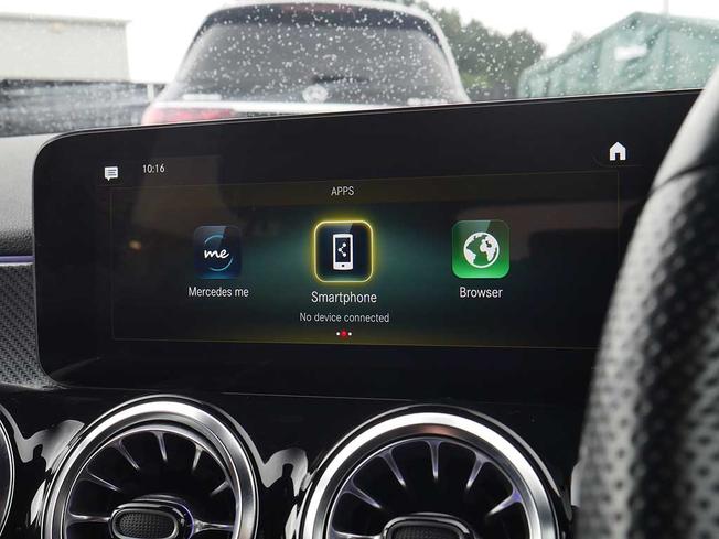 MERCEDES-BENZ GLB Photo 23