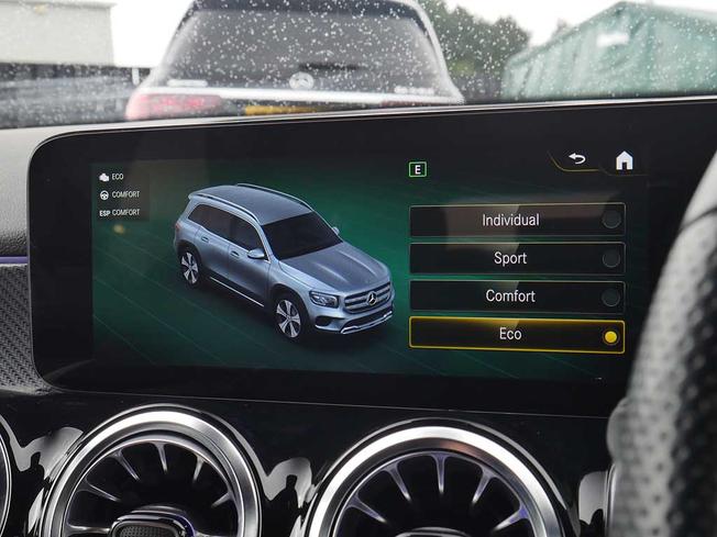 MERCEDES-BENZ GLB Photo 26