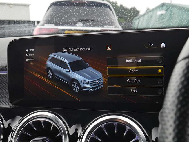 MERCEDES-BENZ GLB Photo 28