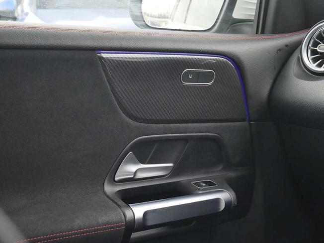 MERCEDES-BENZ GLB Photo 43