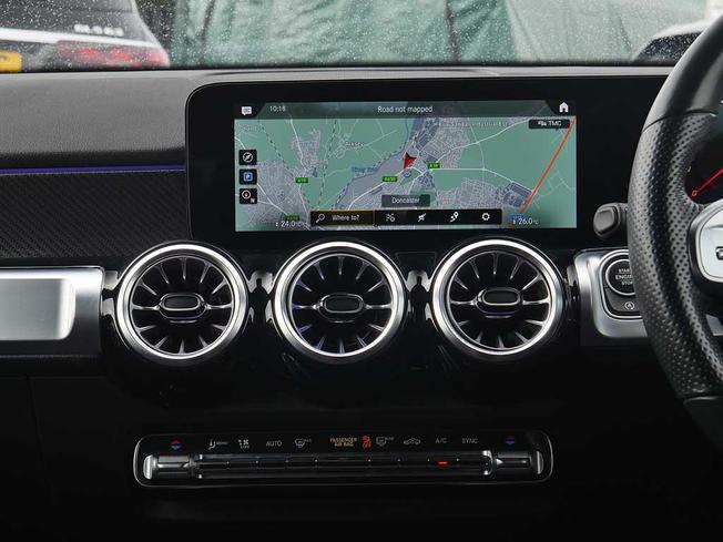 MERCEDES-BENZ GLB Photo 44