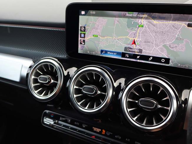 MERCEDES-BENZ GLB Photo 16