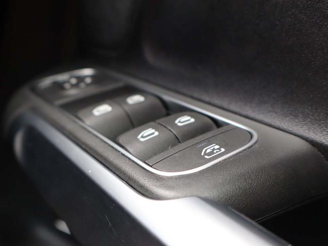 MERCEDES-BENZ GLB Photo 18
