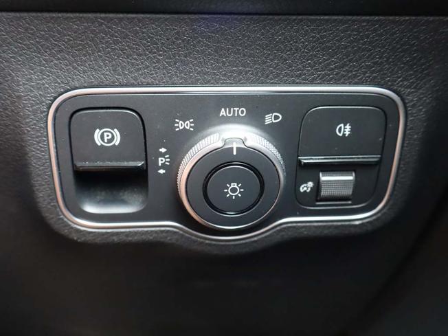 MERCEDES-BENZ GLB Photo 19