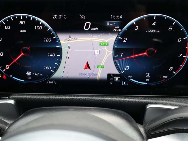 MERCEDES-BENZ GLB Photo 23