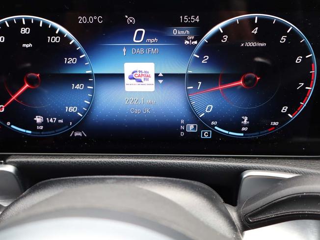MERCEDES-BENZ GLB Photo 24