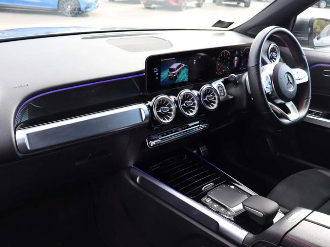 MERCEDES-BENZ GLB Photo 3