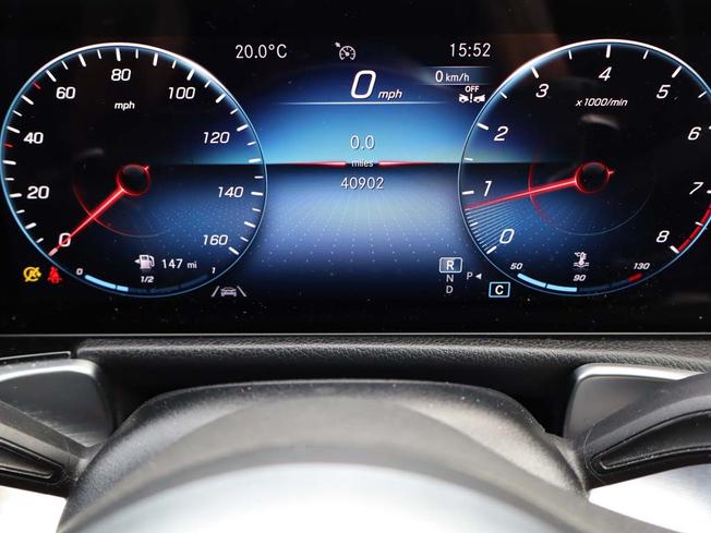 MERCEDES-BENZ GLB Photo 4