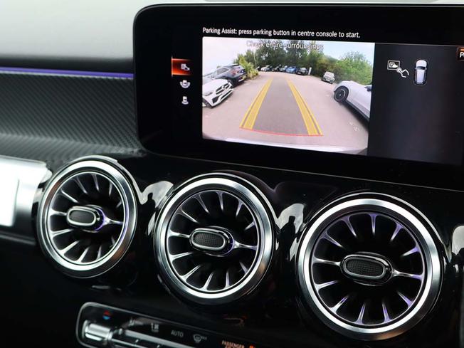 MERCEDES-BENZ GLB Photo 46