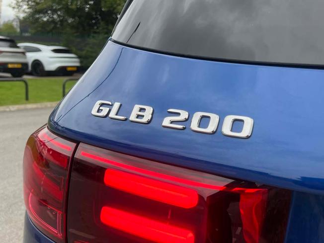 MERCEDES-BENZ GLB Photo 19