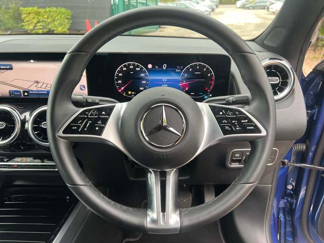 MERCEDES-BENZ GLB Photo 23
