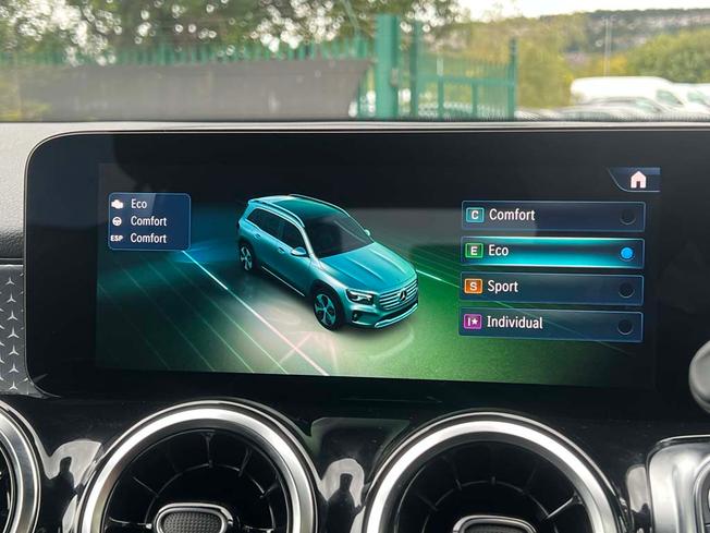 MERCEDES-BENZ GLB Photo 29