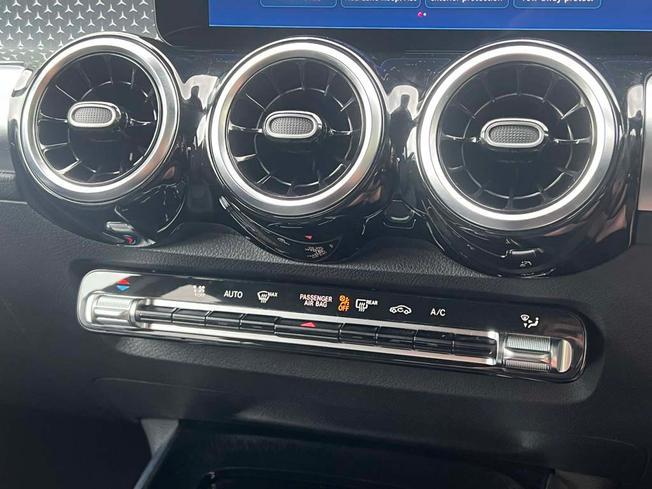 MERCEDES-BENZ GLB Photo 32