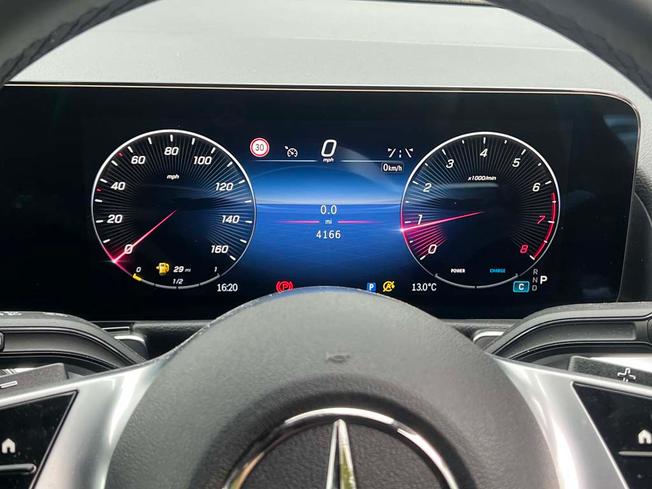 MERCEDES-BENZ GLB Photo 4